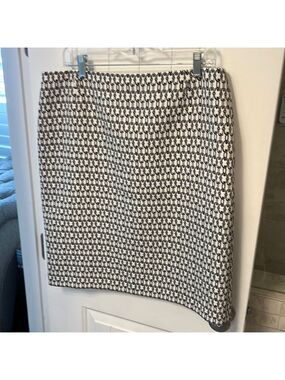 Black and White Patterned Pencil Skirt